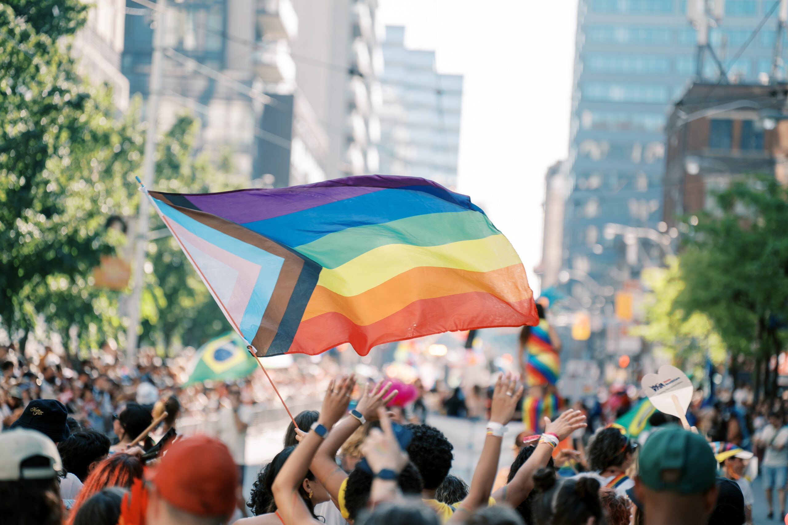 Casais LGBTQIA+ e o sonho da parentalidade: opções vão da reprodução assistida à adoção