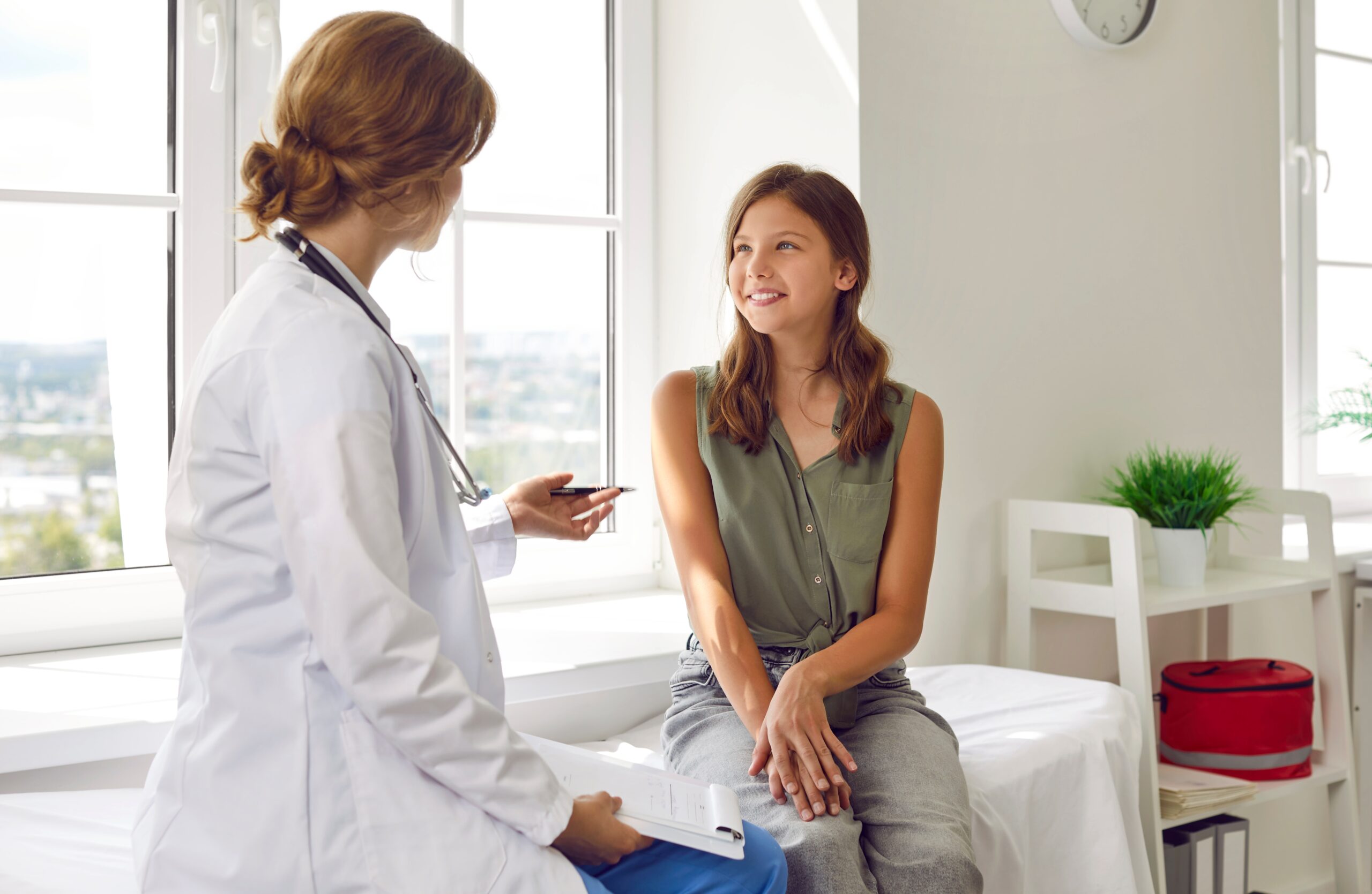 Consulta ginecológica na adolescência exige acolhimento, sigilo e atenção aos limites éticos